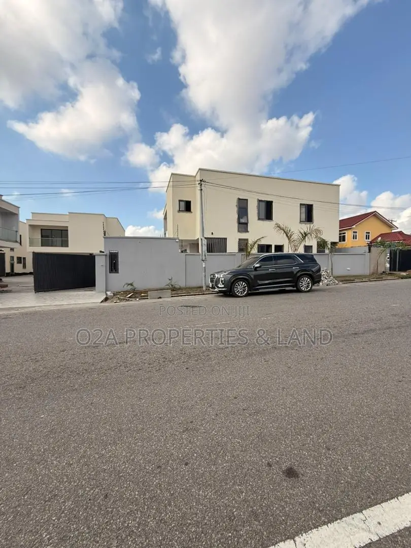 4bdrm Townhouse/Terrace in East Legon, Bawaleshie for sale in Bawaleshie
