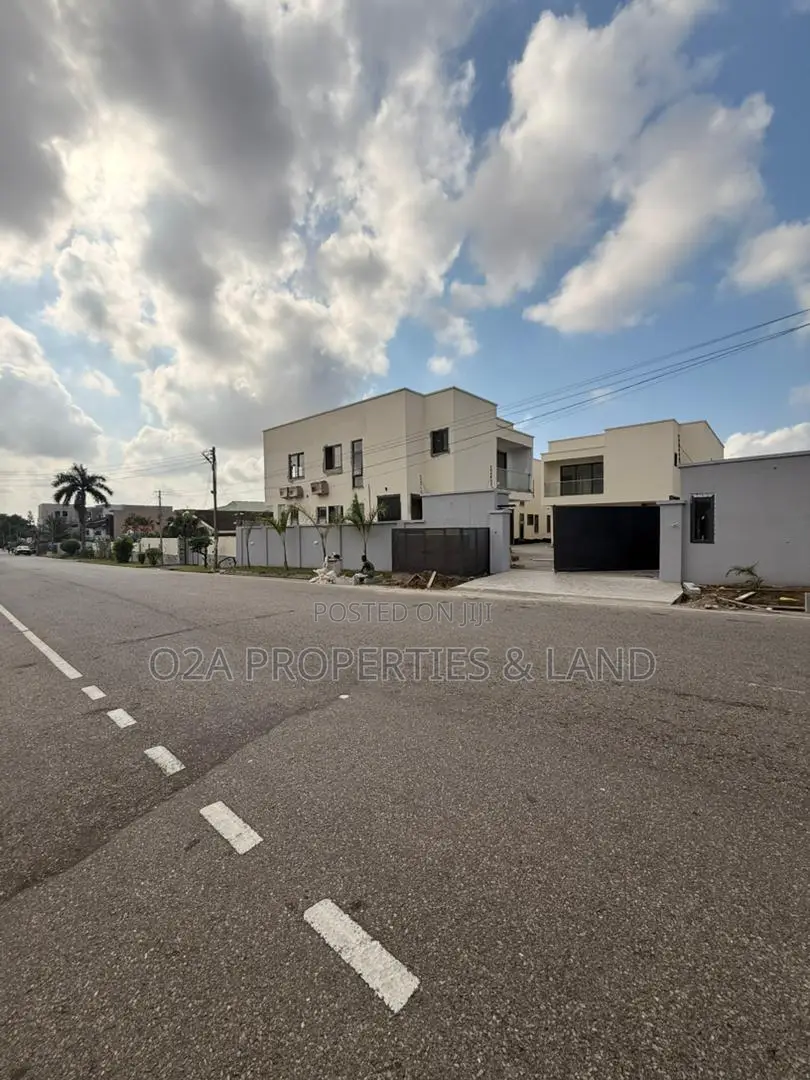4bdrm Townhouse/Terrace in East Legon, Bawaleshie for sale in Bawaleshie
