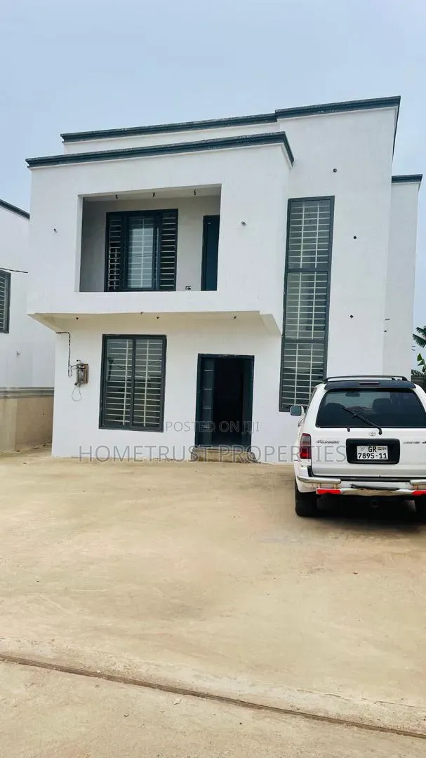 3bdrm Duplex in Ashongman Bank Of, Kwabenya for sale in Kwabenya