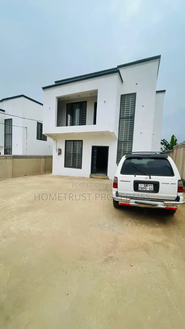 3bdrm Duplex in Ashongman Bank Of, Kwabenya for sale in Kwabenya