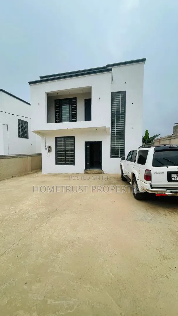 3bdrm Duplex in Ashongman Bank Of, Kwabenya for sale in Kwabenya
