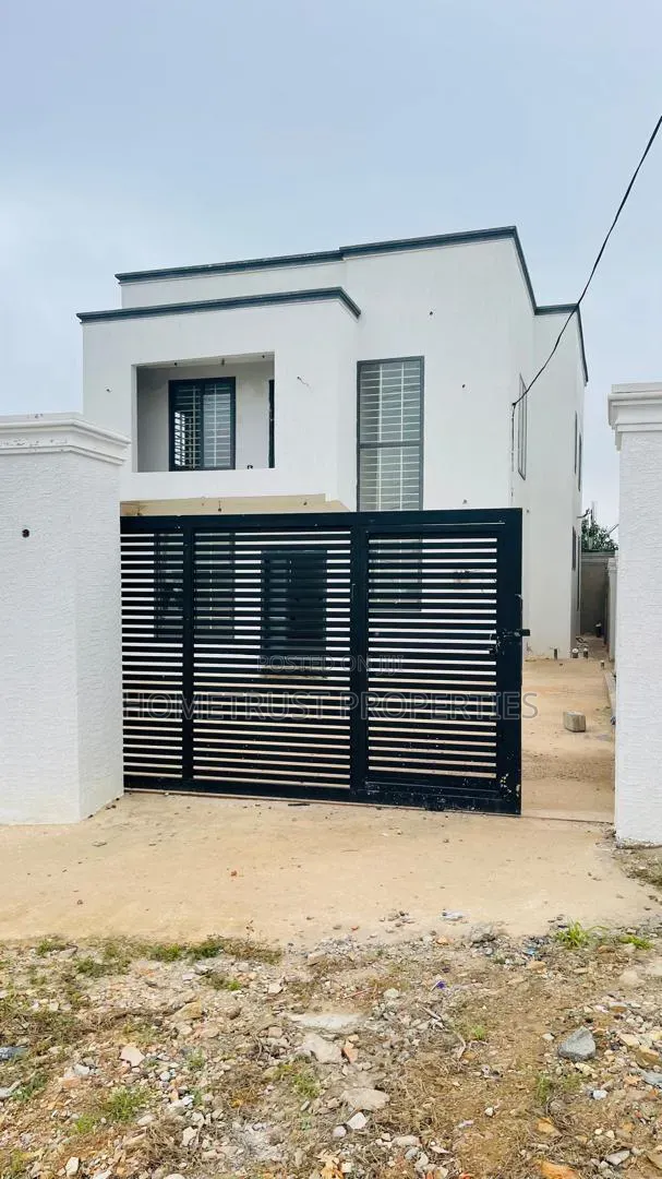 3bdrm Duplex in Ashongman Bank Of, Kwabenya for sale in Kwabenya