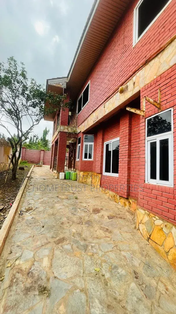 4bdrm Duplex in Ashongman, Police Station for sale in Police Station