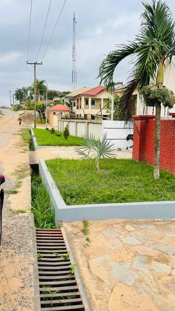 4bdrm Duplex in Ashongman, Police Station for sale in Police Station