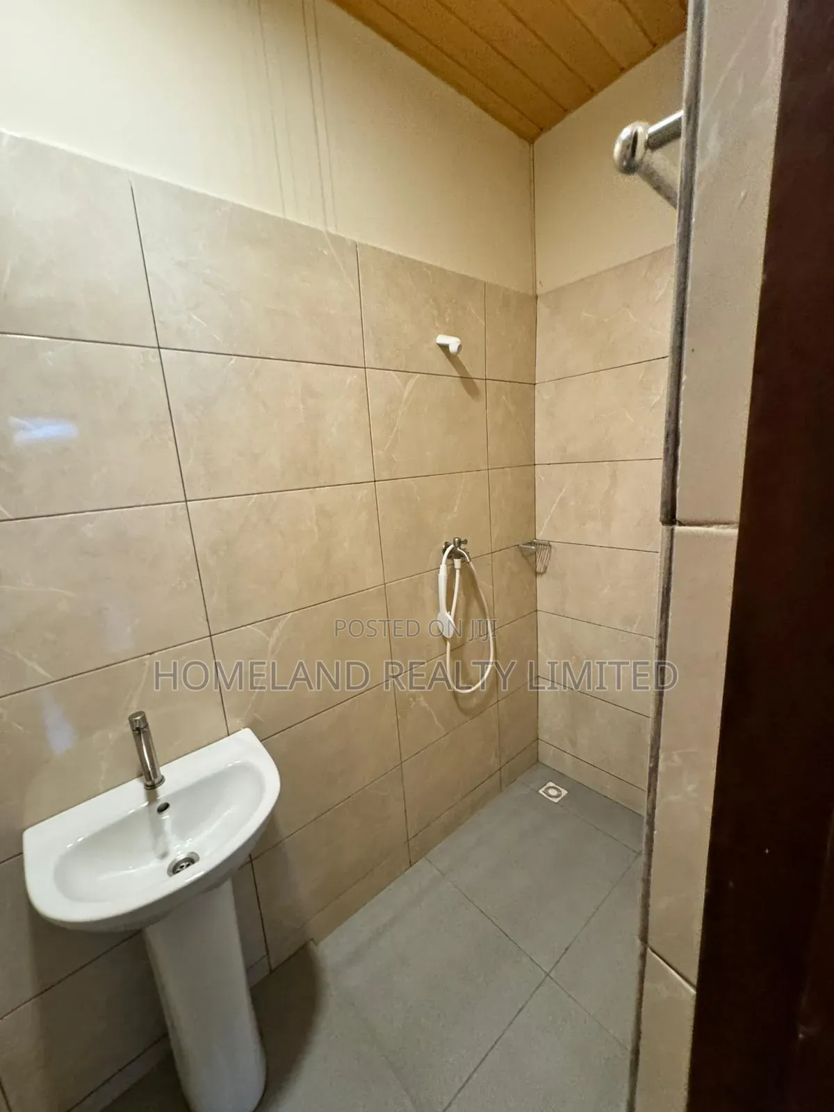4bdrm Duplex in Hatso, Papao for rent in Papao