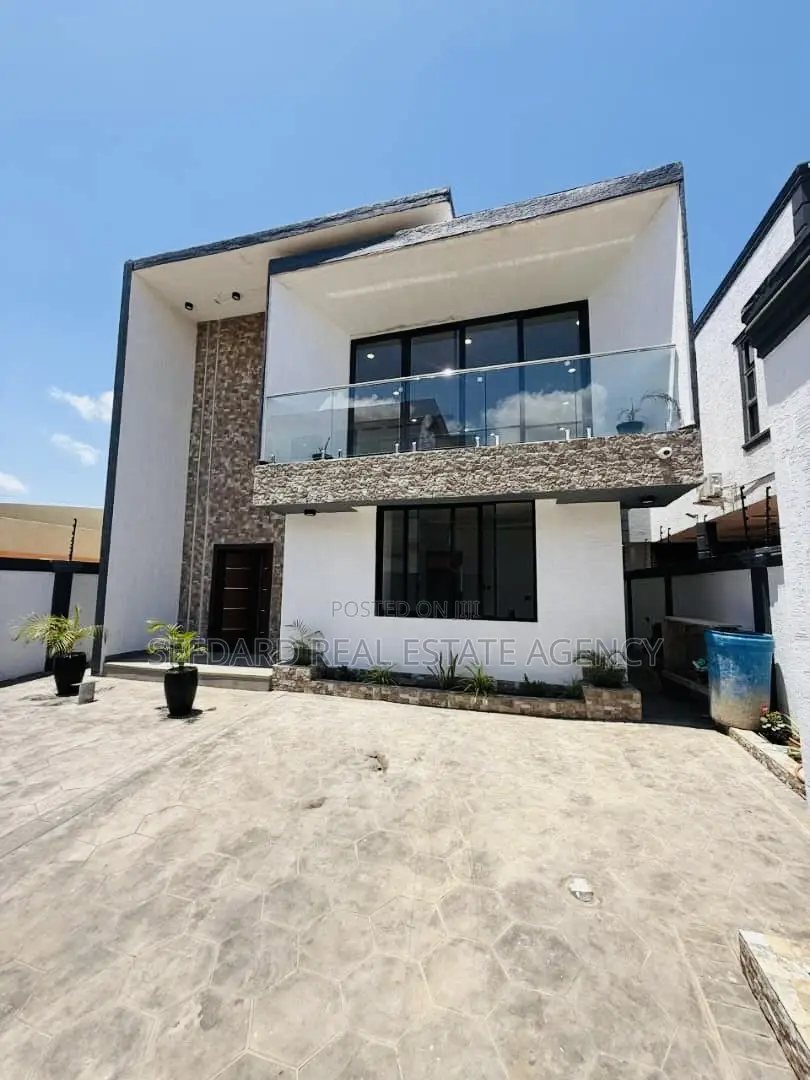 4bdrm Duplex in Sefdard Properties, Achimota for sale in Achimota