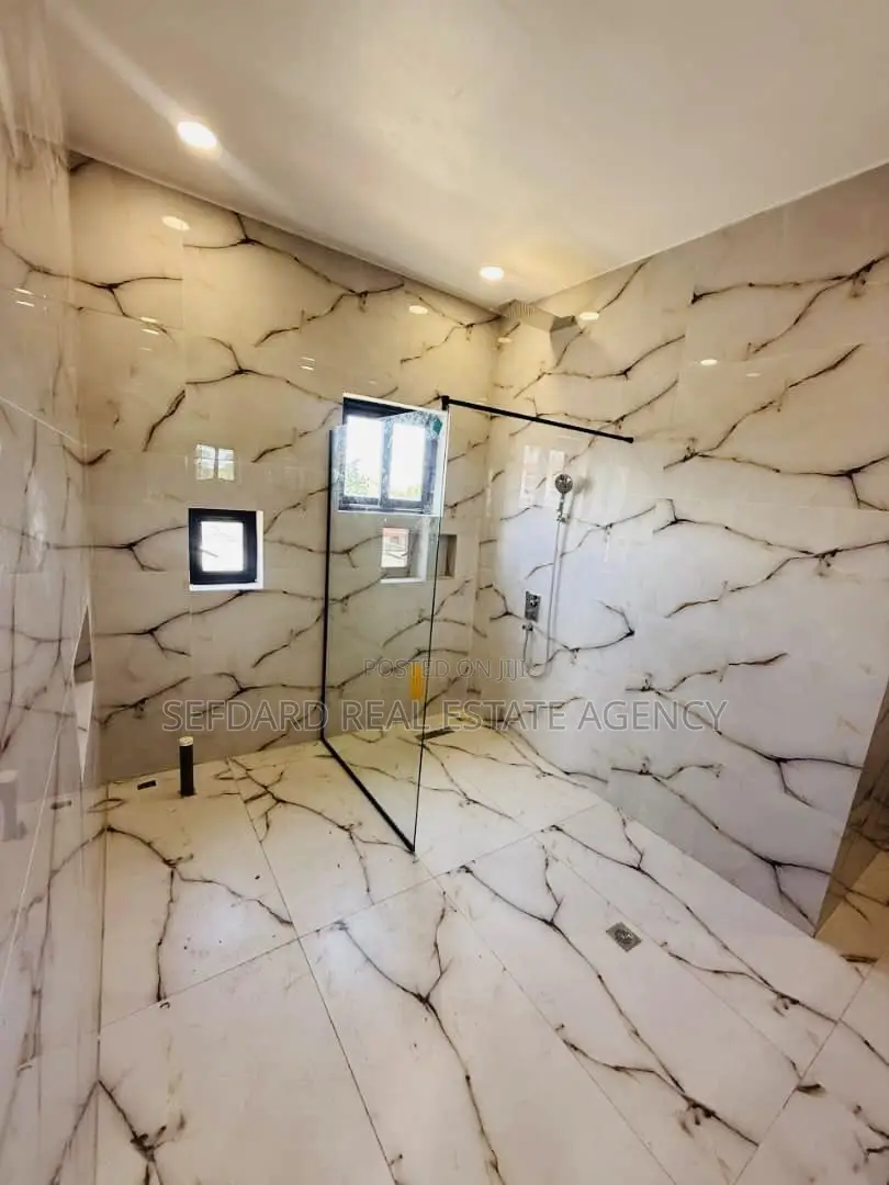 4bdrm Duplex in Sefdard Properties, Achimota for sale in Achimota