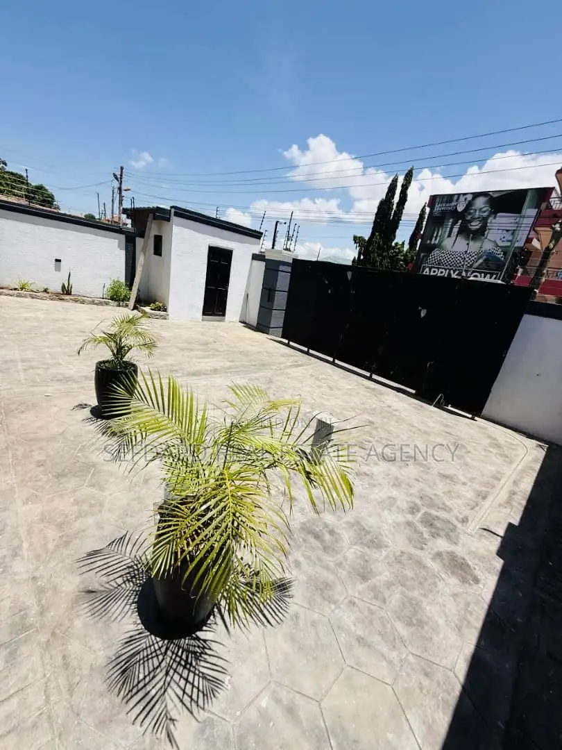 4bdrm Duplex in Sefdard Properties, Achimota for sale in Achimota
