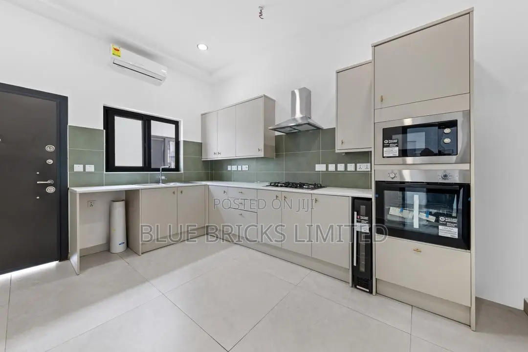 3bdrm House in Adenta, Barrier for sale in Barrier