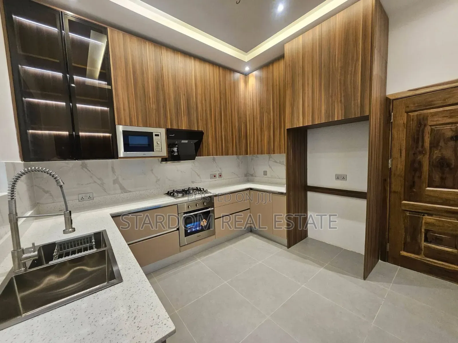 3bdrm Bungalow in Adenta Amrahia, Barrier for sale in Barrier