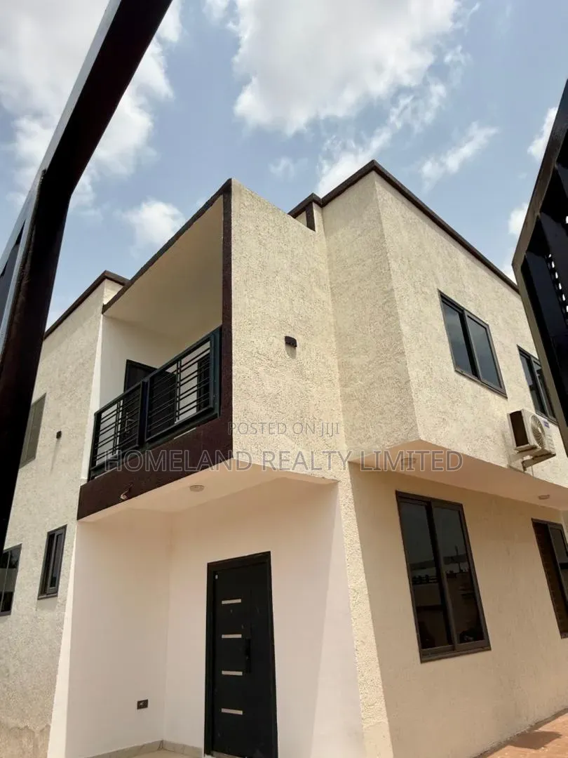 3bdrm Duplex in Adenta Barrier Rowi for rent in Barrier