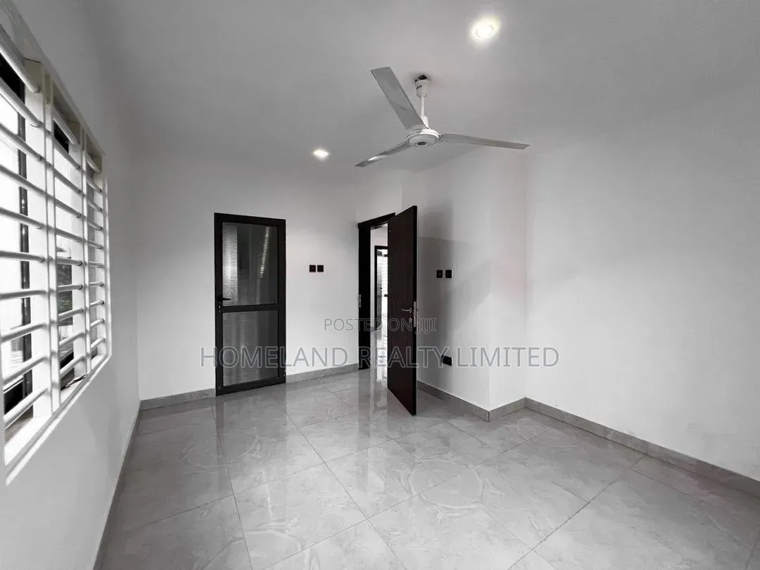 3bdrm Duplex in Adenta Barrier Rowi for rent in Barrier