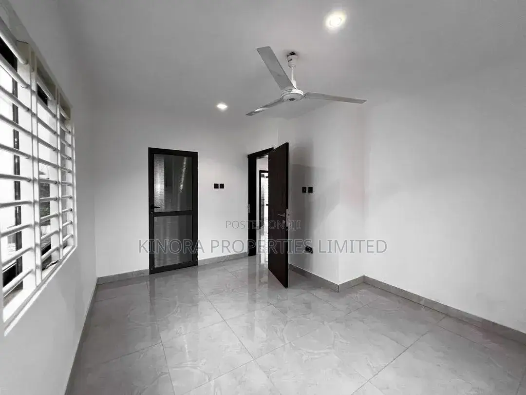 3bdrm Duplex in Adenta Barrier Rowi for rent in Barrier
