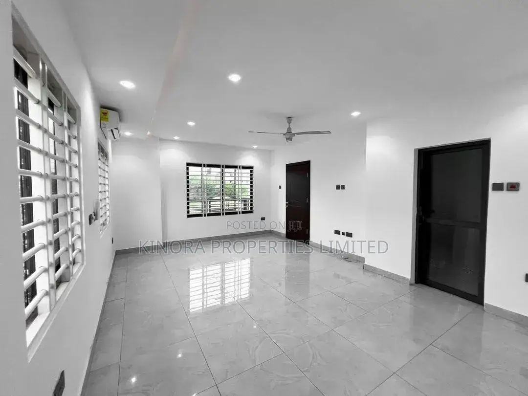 3bdrm Duplex in Adenta Barrier Rowi for rent in Barrier