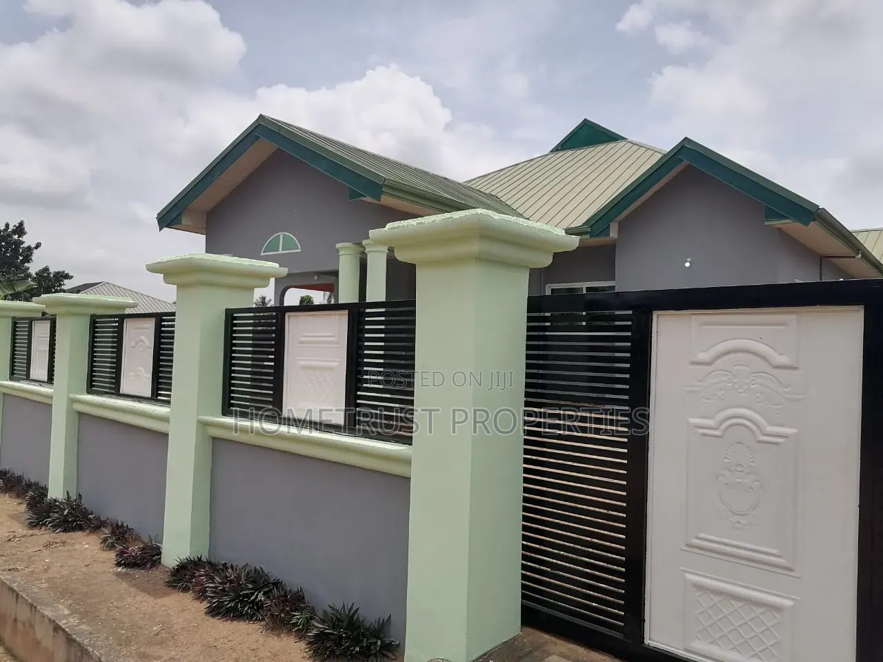 4bdrm House in Pokuase Abensu for sale in Pokuase