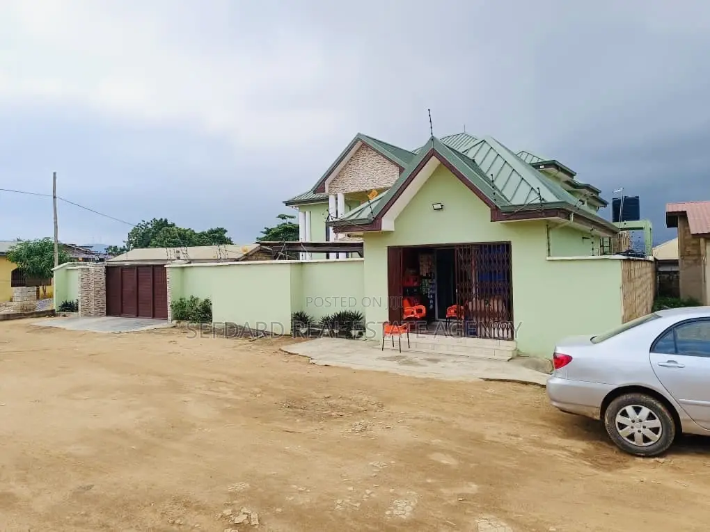5bdrm House in Sefdard Properties, Amasaman for sale in Amasaman