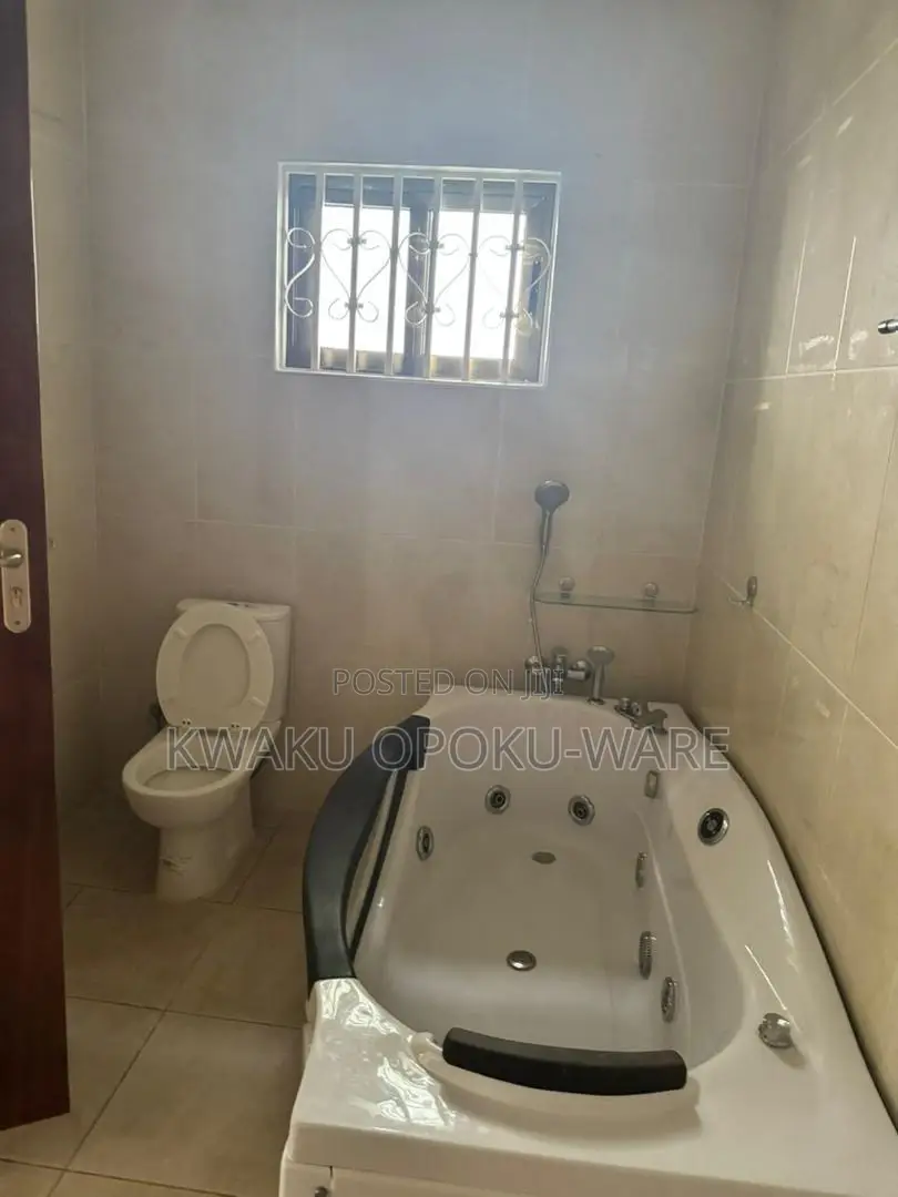 4bdrm Apartment in Kwaku Opoku-Ware, Abokobi for rent in Abokobi