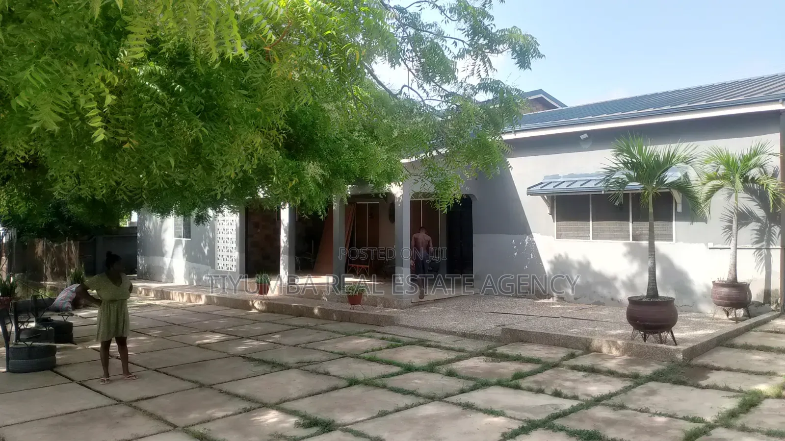 6 Bedroom House Commercial Property for Rent at Kwabenya in Kwabenya