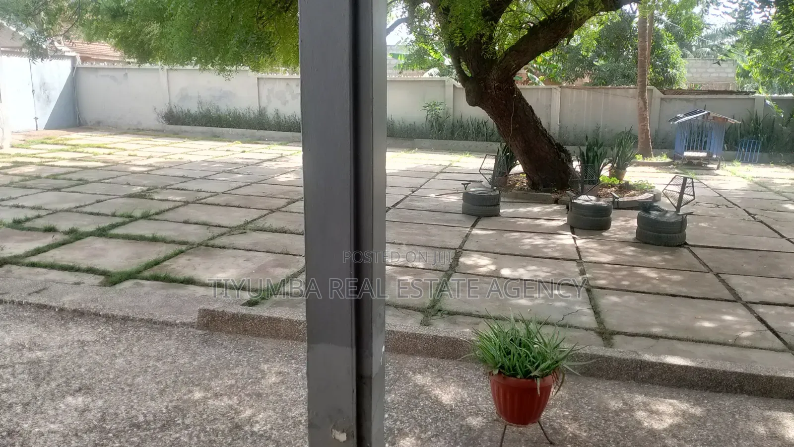 6 Bedroom House Commercial Property for Rent at Kwabenya in Kwabenya
