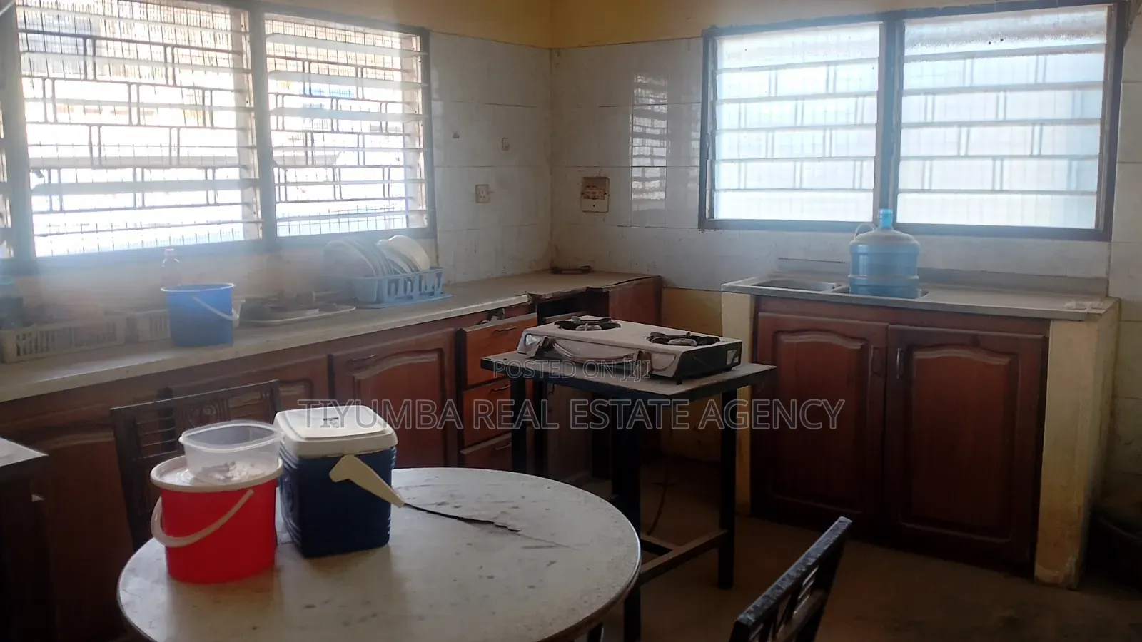 6 Bedroom House Commercial Property for Rent at Kwabenya in Kwabenya