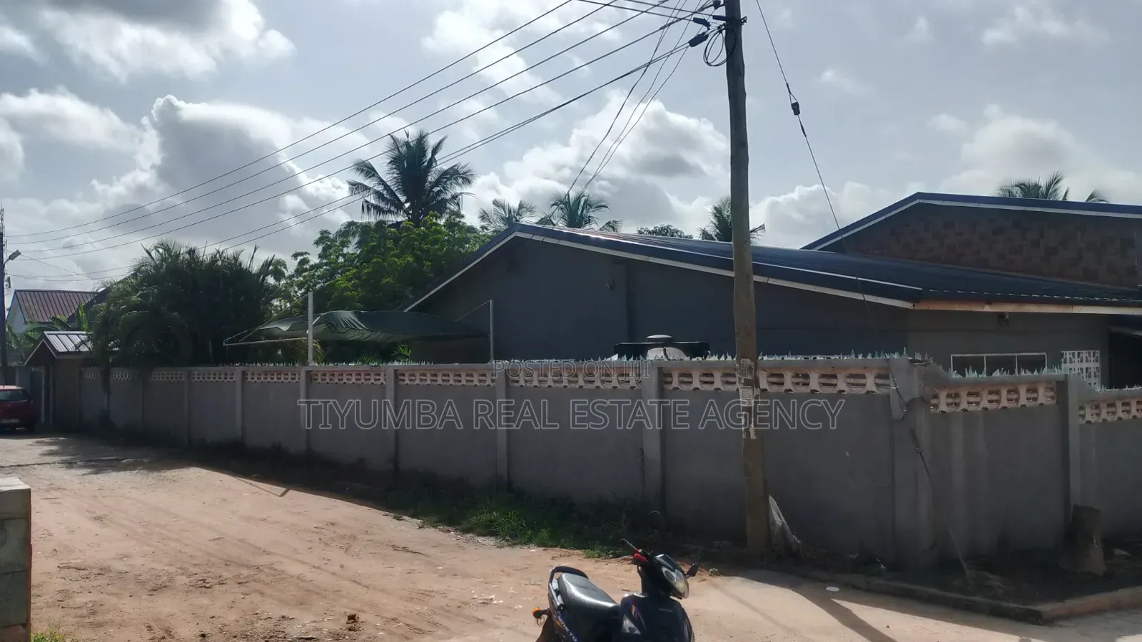 6 Bedroom House Commercial Property for Rent at Kwabenya in Kwabenya
