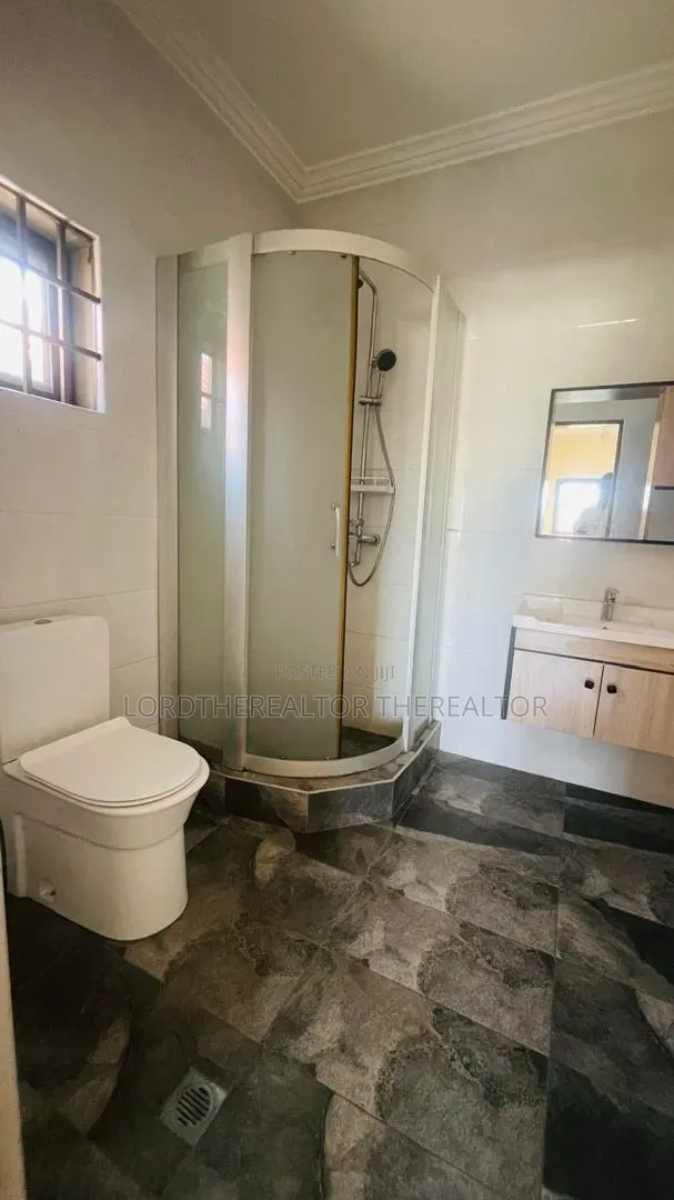 5bdrm Mansion in Pokuase for rent in Pokuase