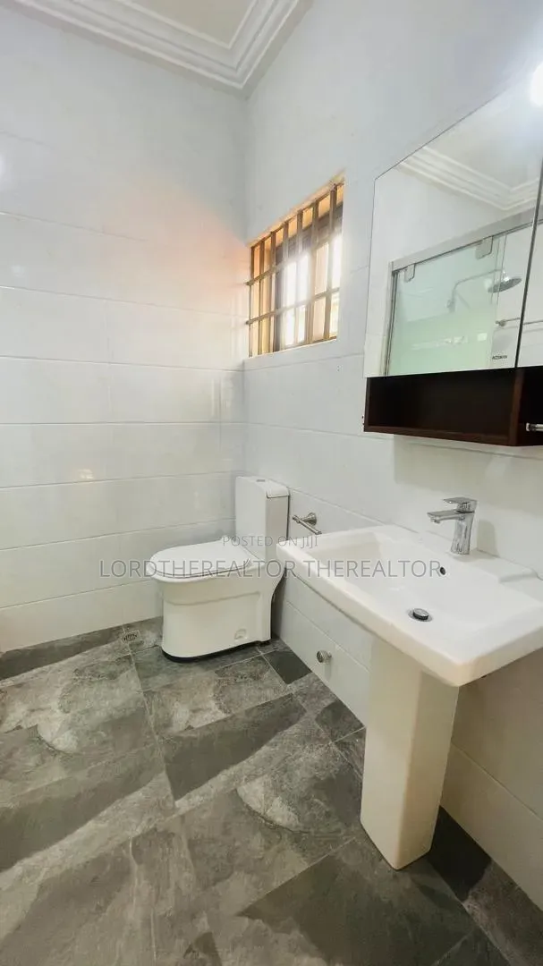5bdrm Mansion in Pokuase for rent in Pokuase