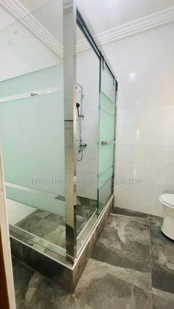 5bdrm Mansion in Pokuase for rent in Pokuase