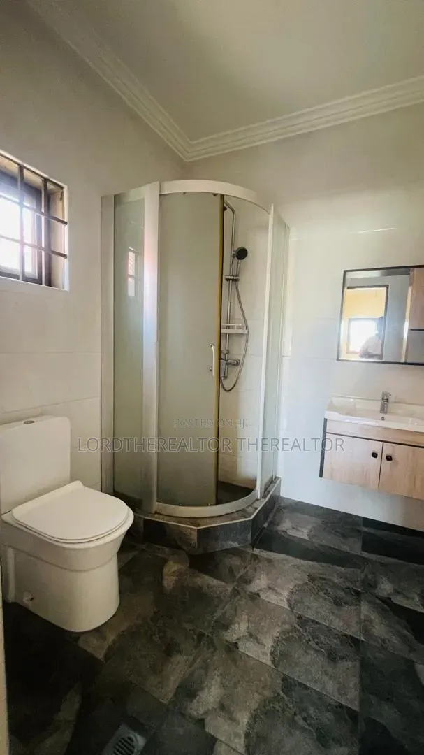 5bdrm Mansion in Pokuase for rent in Pokuase