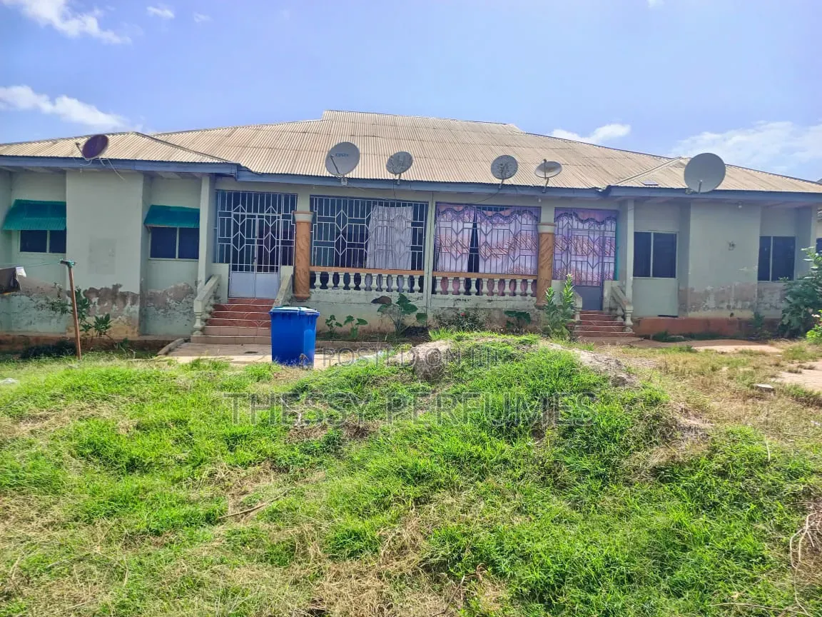 10bdrm Apartment in Ahafo Ano North for sale in Ahafo Ano North