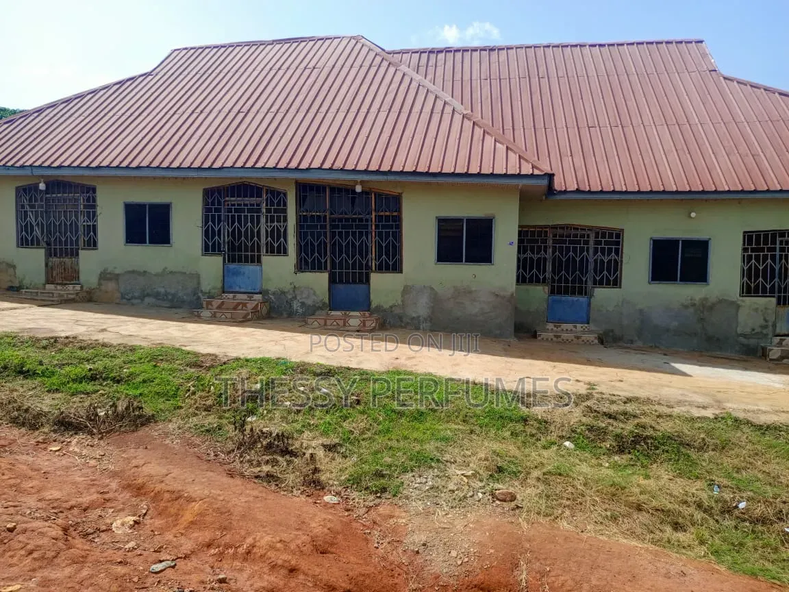 10bdrm Apartment in Ahafo Ano North for sale in Ahafo Ano North