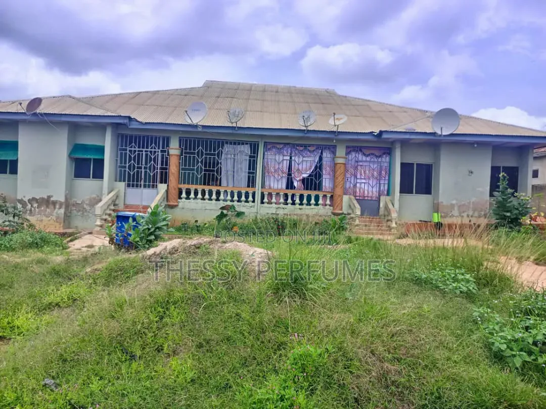 10bdrm Apartment in Ahafo Ano North for sale in Ahafo Ano North