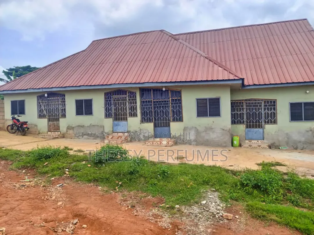 10bdrm Apartment in Ahafo Ano North for sale in Ahafo Ano North