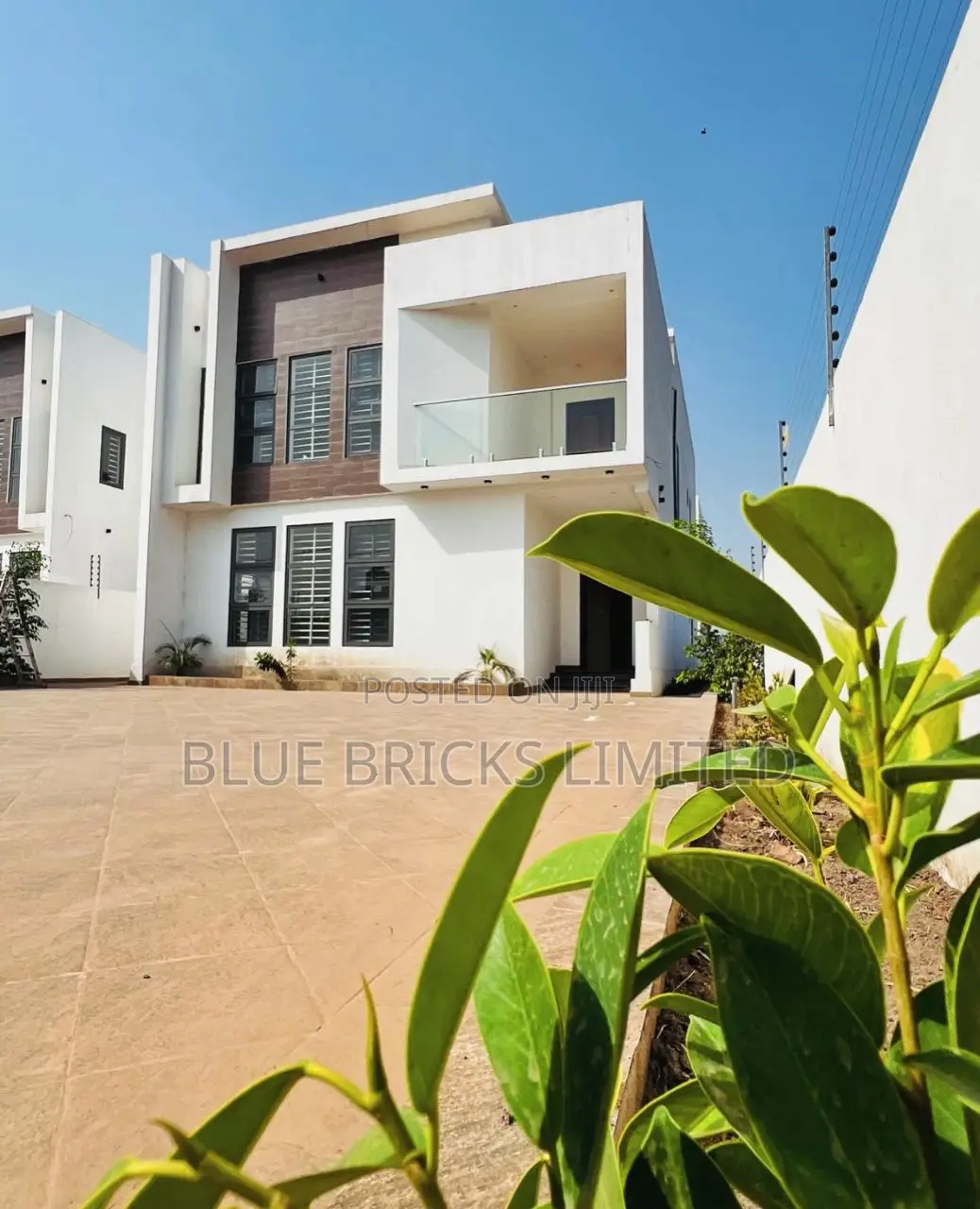5bdrm House in Lakeside for sale in Lake Side Estate