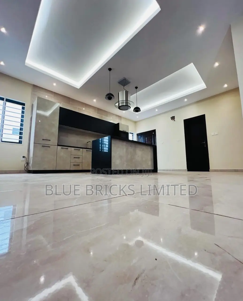 5bdrm House in Lakeside for sale in Lake Side Estate