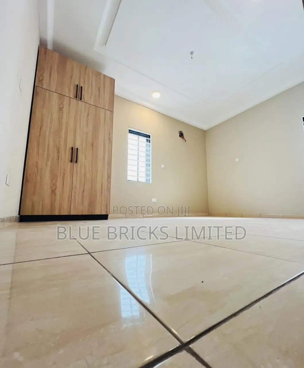 5bdrm House in Lakeside for sale in Lake Side Estate