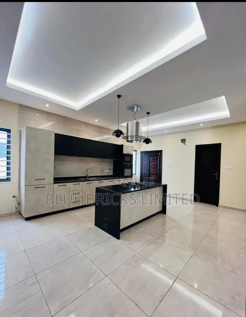5bdrm House in Lakeside for sale in Lake Side Estate