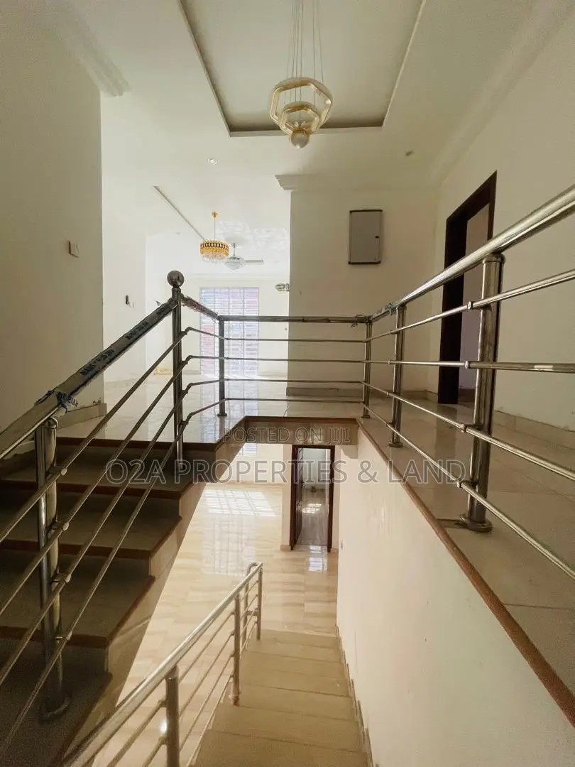 5bdrm Duplex in Ofankor for sale in Ofankor