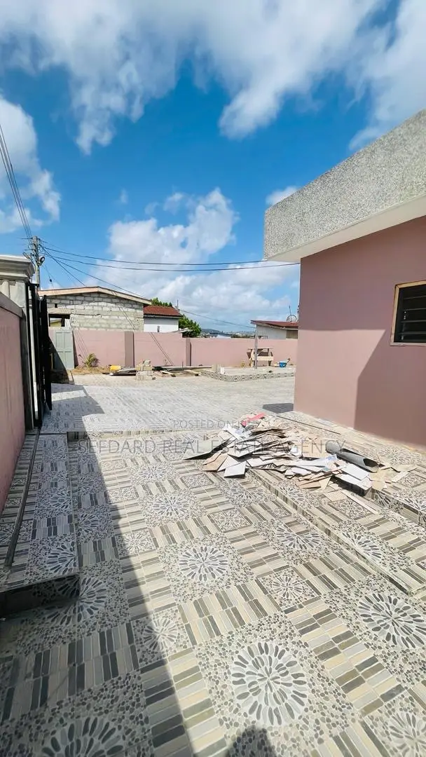 11bdrm Apartment in Sefdard Properties, Kasoa for sale in Kasoa