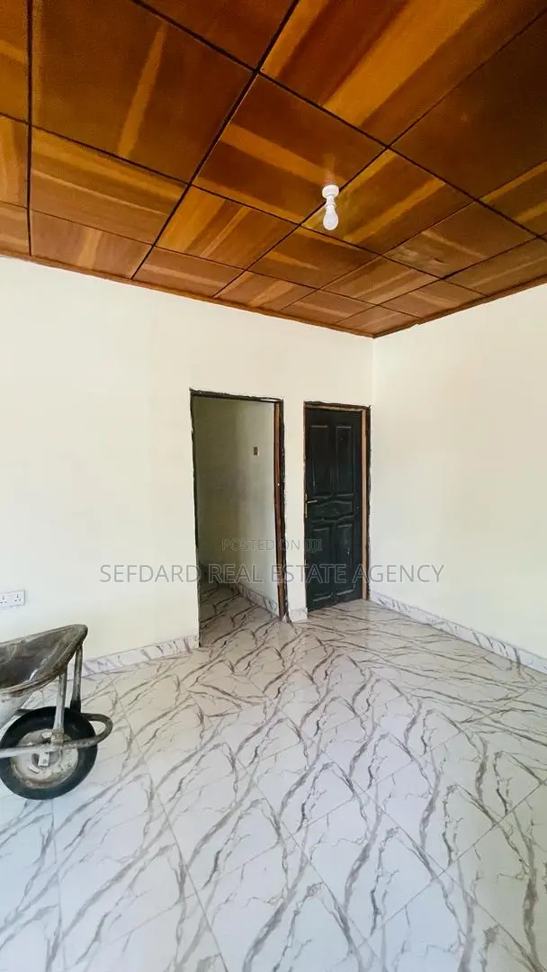 11bdrm Apartment in Sefdard Properties, Kasoa for sale in Kasoa
