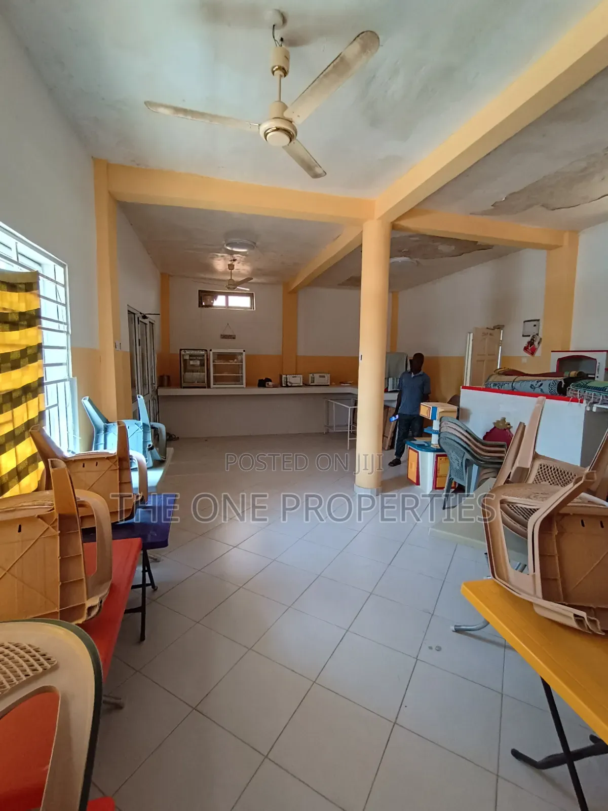 7 Stores+11 Rooms Roadside for Sale at Amasaman Sapeiman in Amasaman