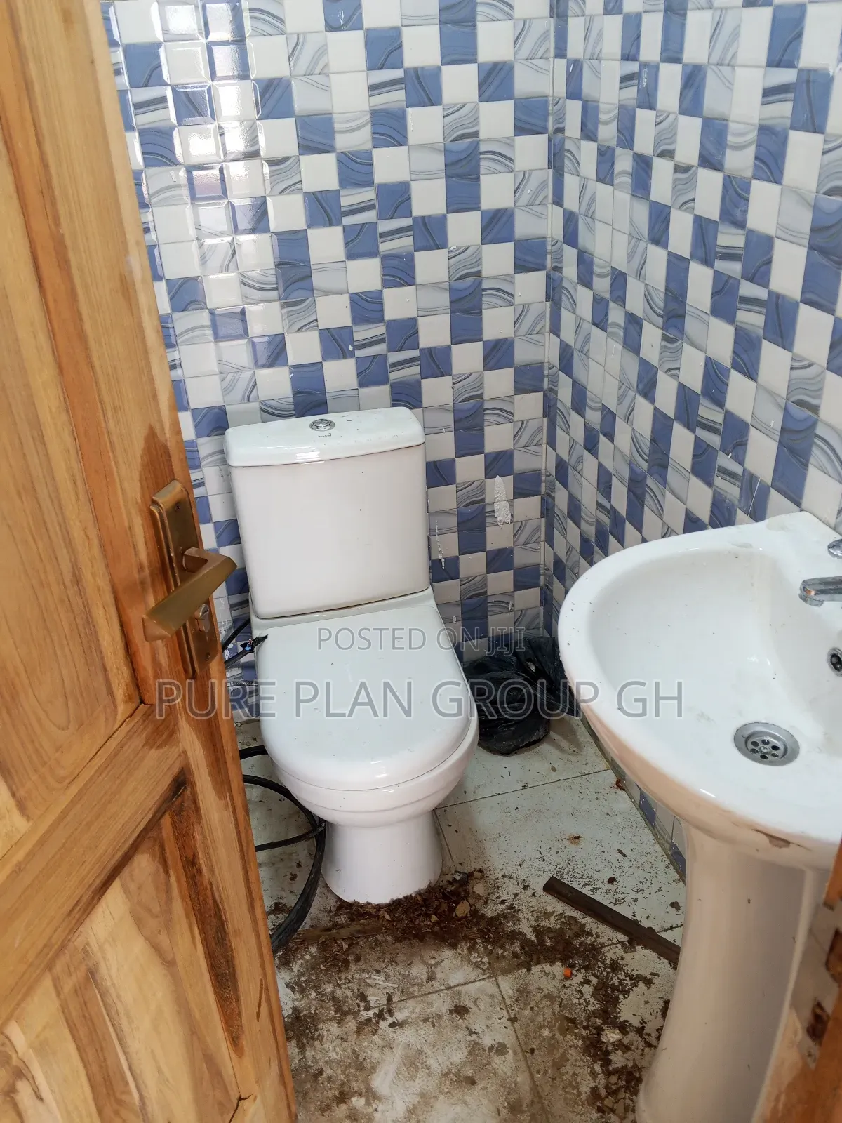 9x20sqm ( Feet) Shop Available For Rent At Ofankor in Ofankor