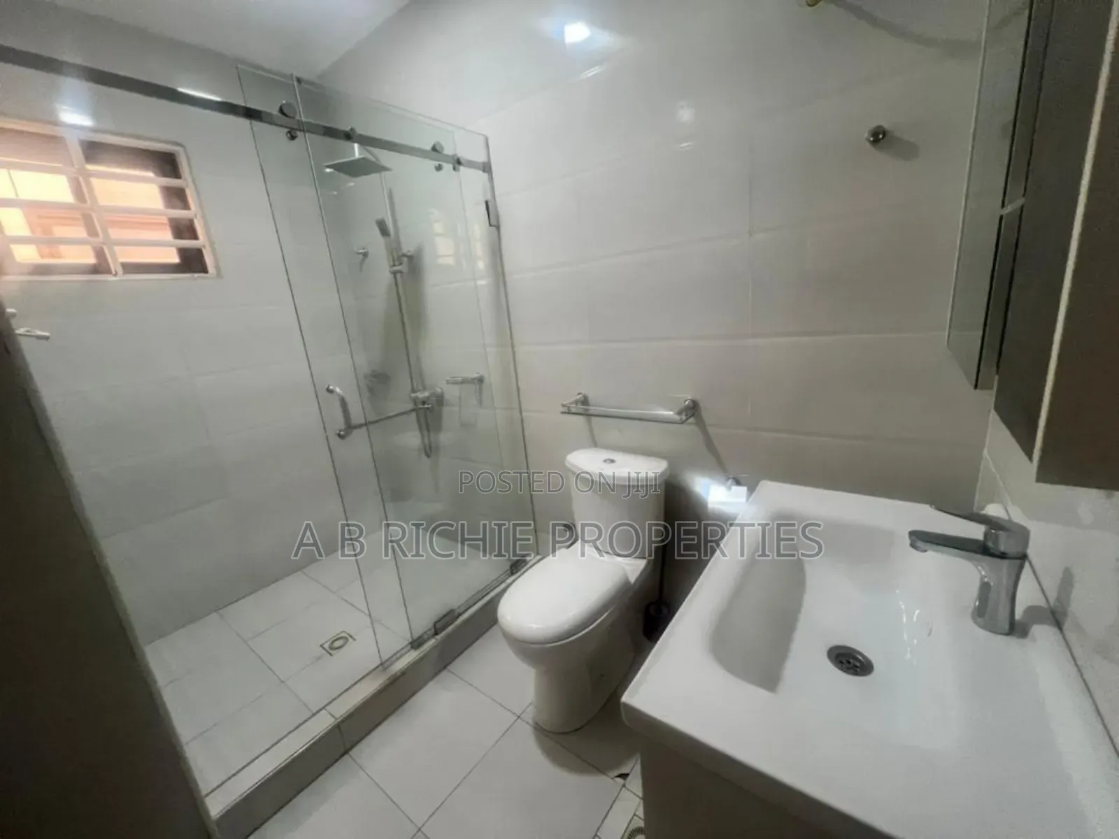 3bdrm Bungalow in Ab Richie Properties, Baatsona Total for rent in Baatsona Total