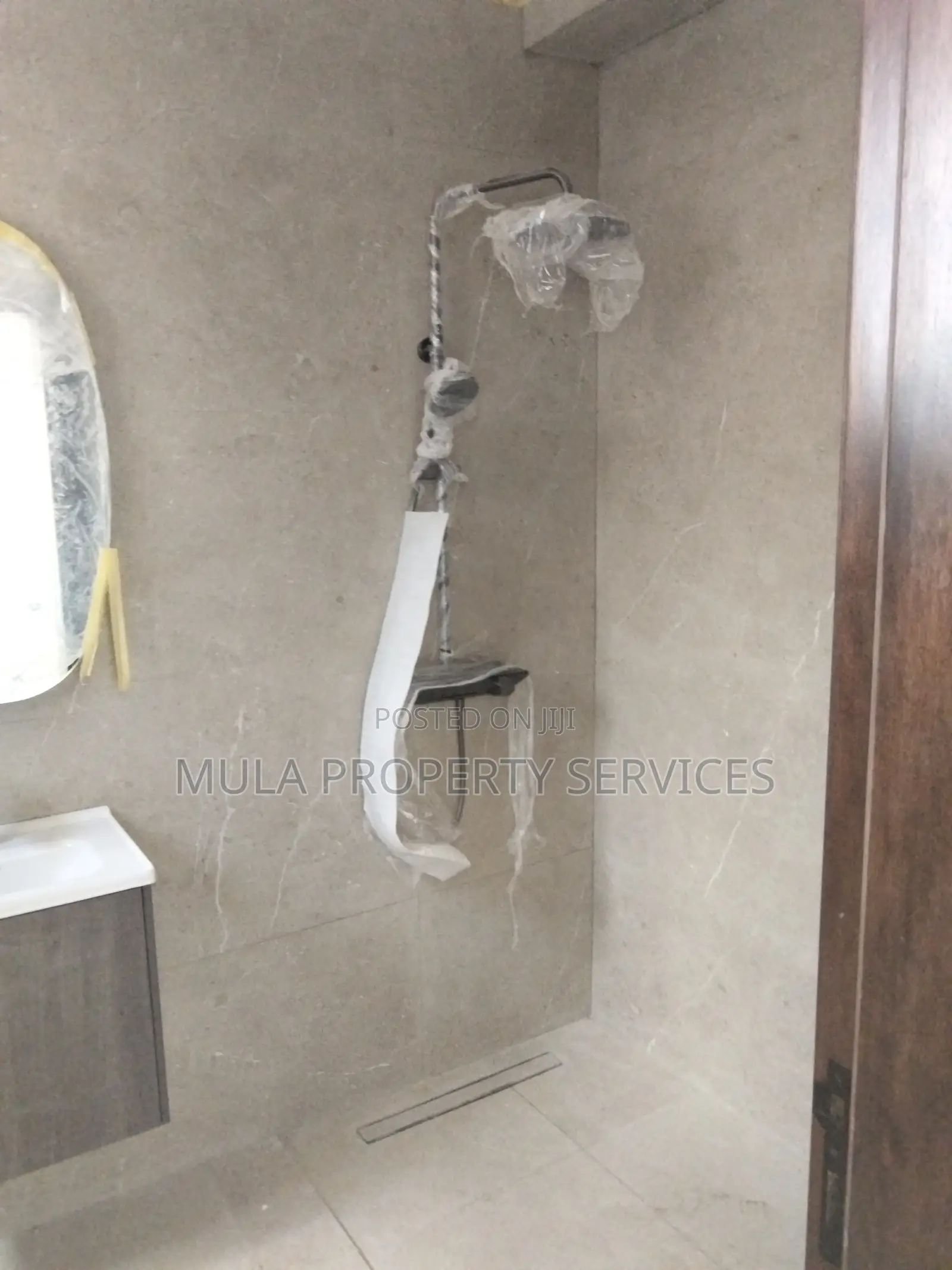 5bdrm Townhouse/Terrace in Mula Property, Dzorwulu for sale in Dzorwulu