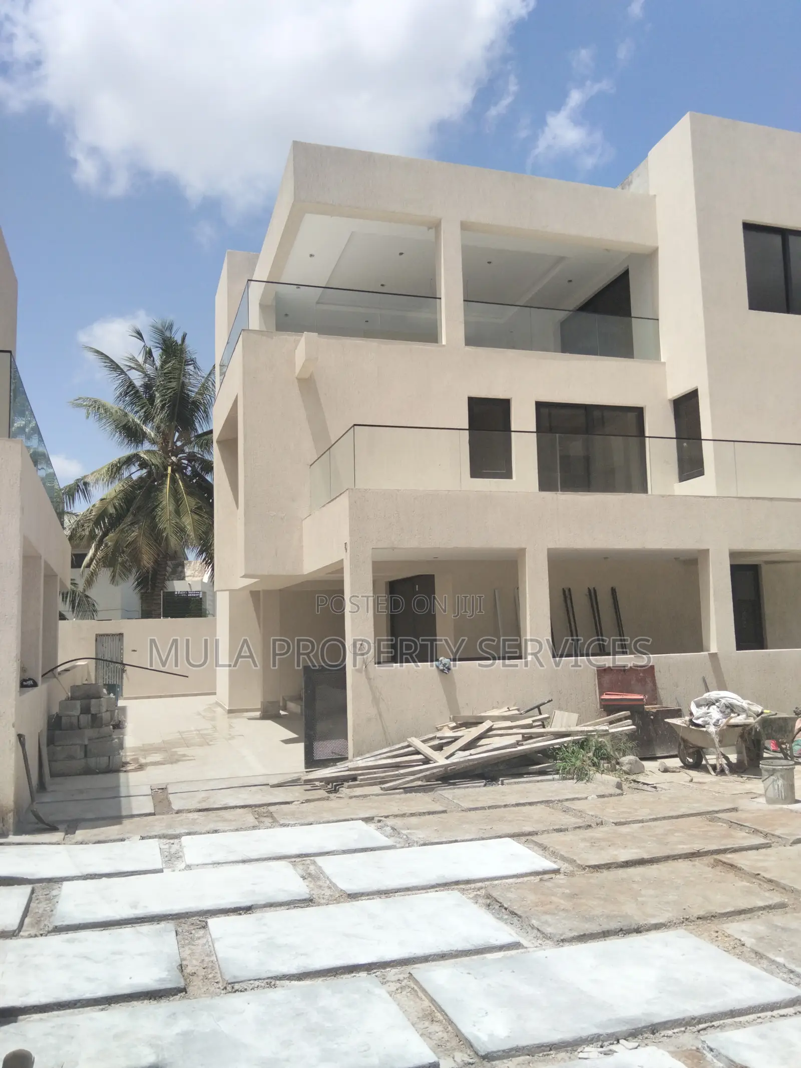 5bdrm Townhouse/Terrace in Mula Property, Dzorwulu for sale in Dzorwulu