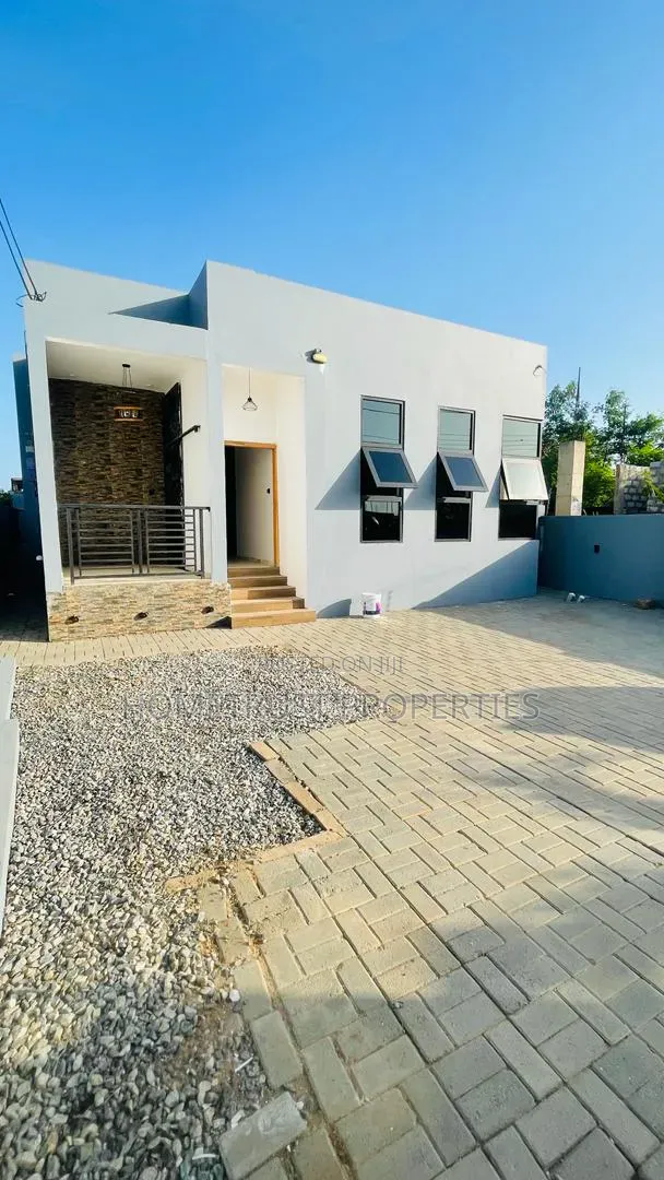 3bdrm House in Pokuase Odumase for sale in Pokuase