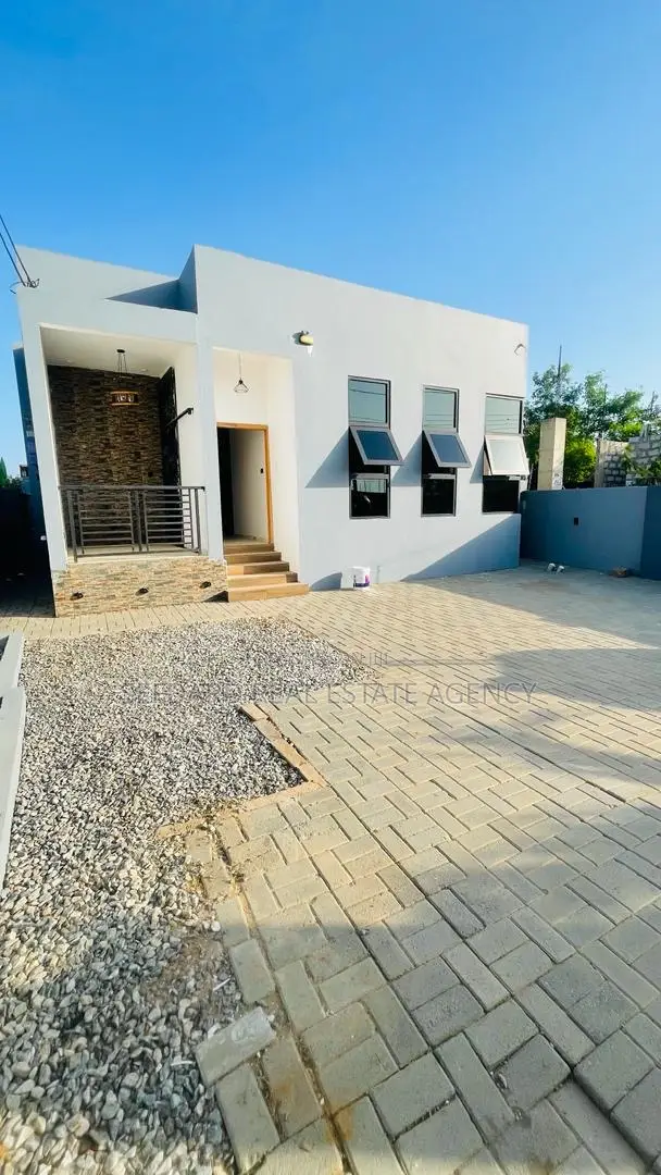 3bdrm House in Pokuase for sale in Pokuase