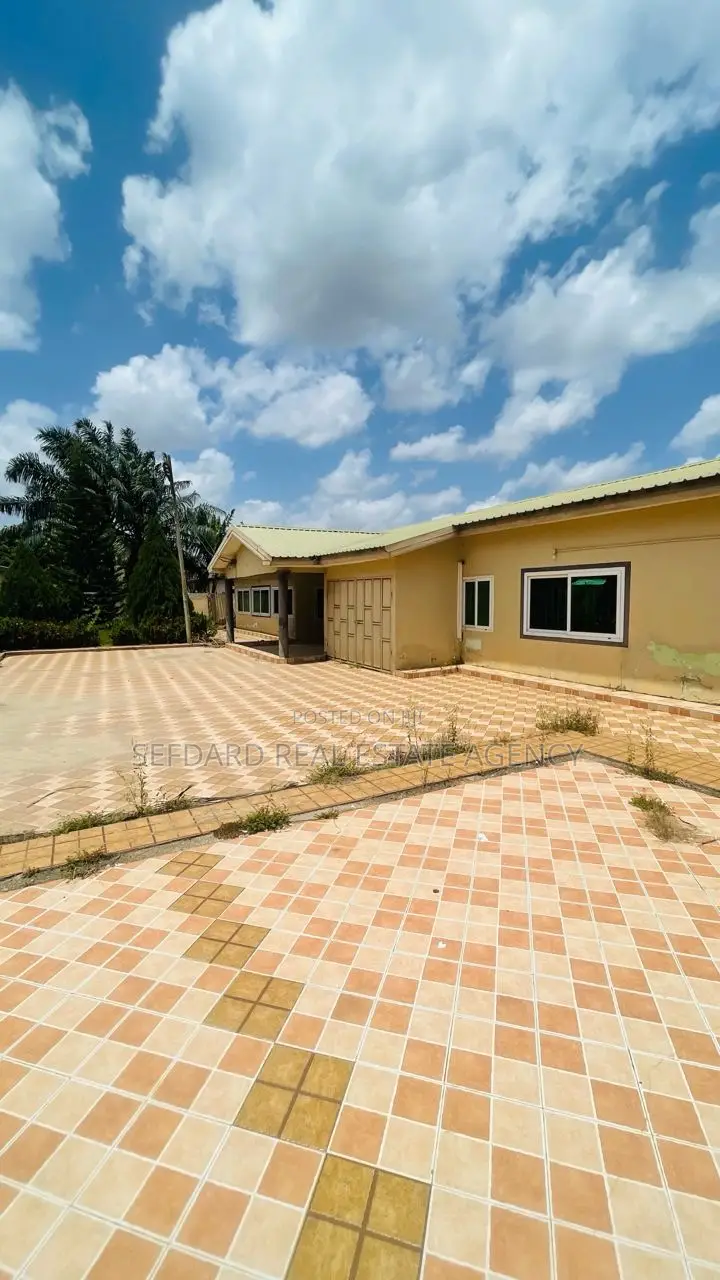 4bdrm House in Sefdard Properties, Amasaman for sale in Amasaman
