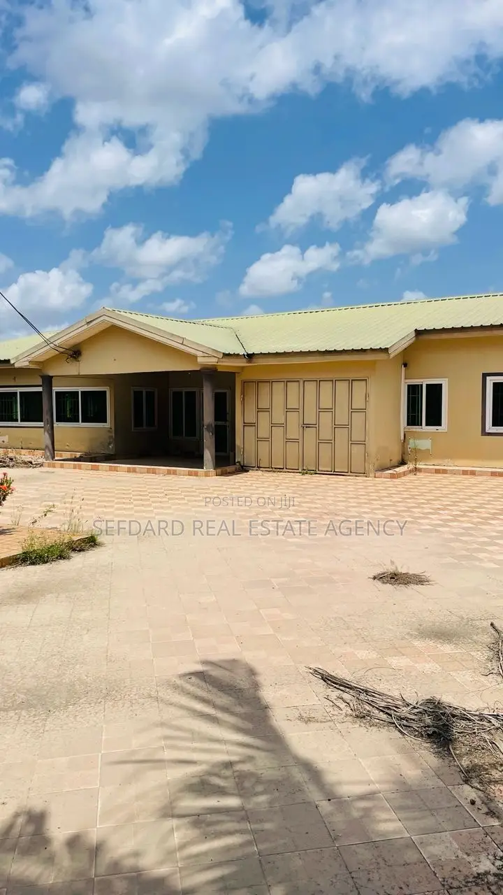 4bdrm House in Sefdard Properties, Amasaman for sale in Amasaman