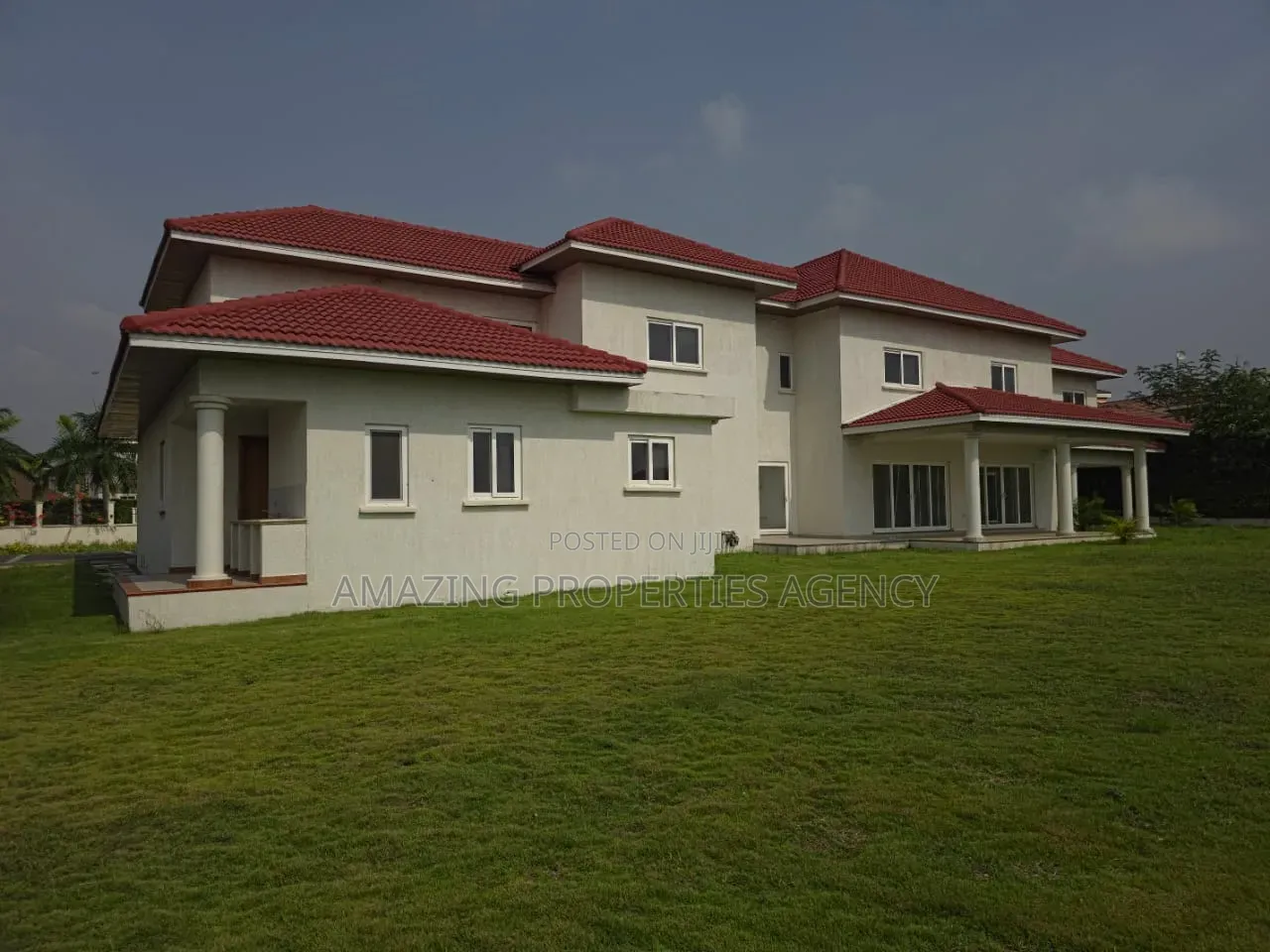 6bdrm House in East Legon, A&C Mall Area for sale in A&C Mall Area